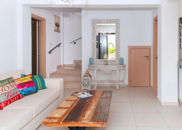 Katherine - Nissi Area Villa Ayía Nápa