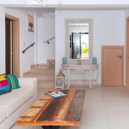 Katherine - Nissi Area Villa Ayia Napa